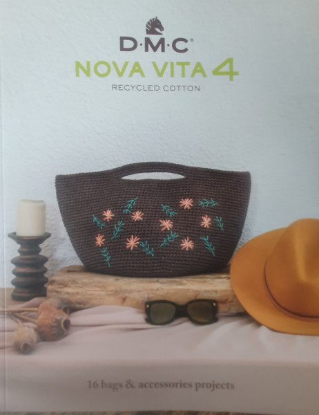 Nova Vita 4 booklet
